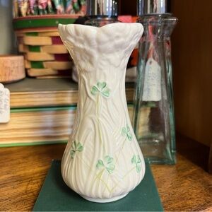 Belleek Irish Pottery Shamrock Bud Vase